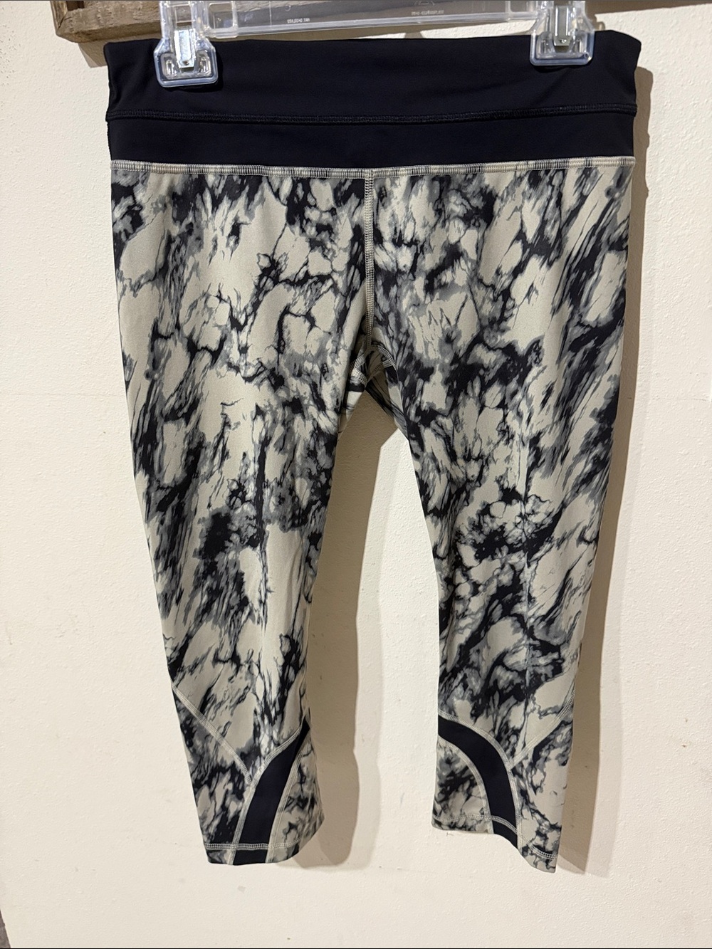 lululemon athletica Black and Cream Marble Cropped Leggings with High Waist